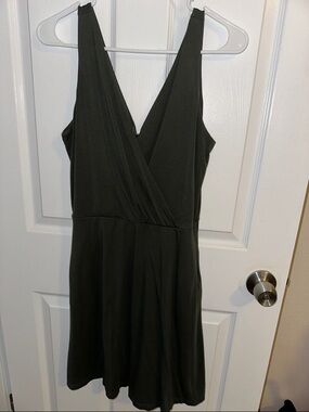 Classic Green V-Neck Sleeveless Dress